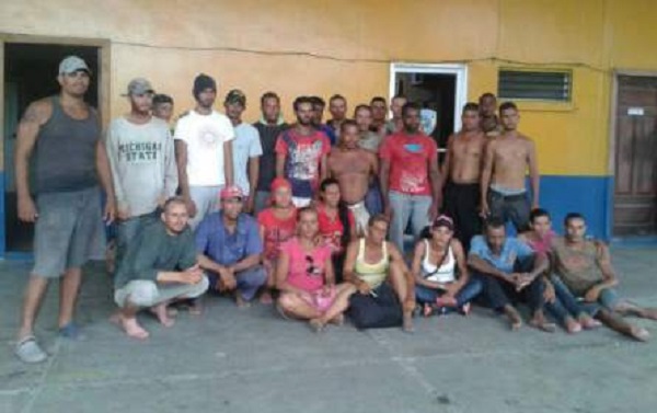 Después de un viaje de 14 días en el que vivieron un calvario, los caribeños tocaron tierras hondureñas / Foto La Prensa