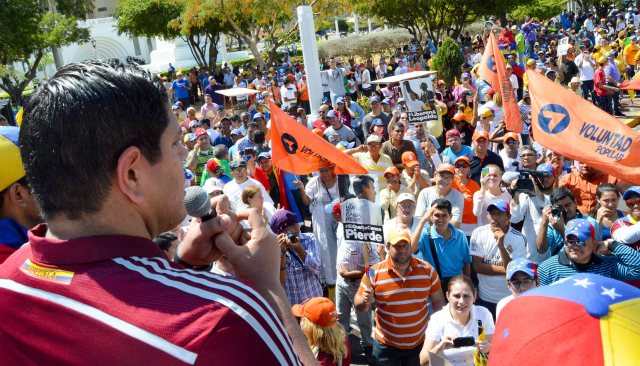 Foto: El diputado Lester Toledo en la Marcha de las Ollas Vacías. / Nota de prensa