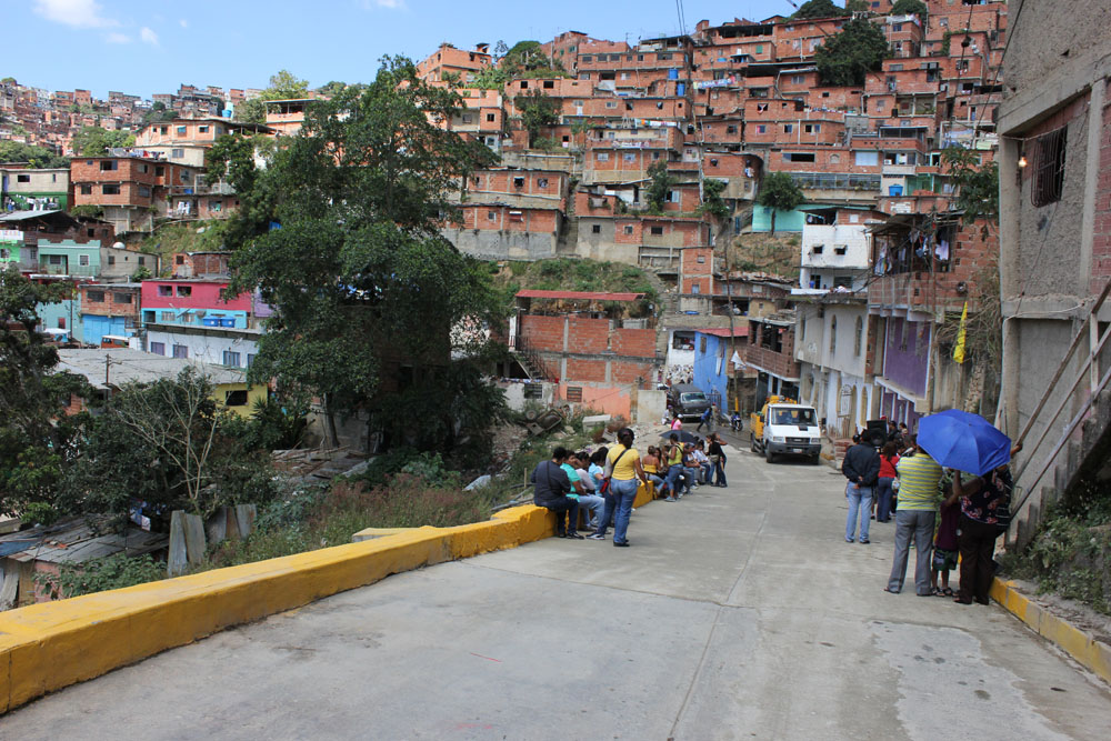 Ocariz entregó vialidad repotenciada para vecinos de San Blas
