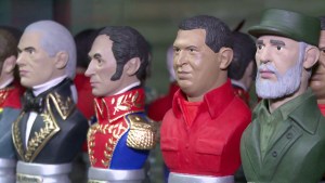 El negocio de los souvenirs de Chávez (Video)