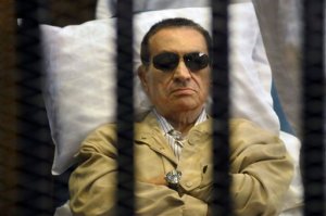 Mubarak se sentará de nuevo en el banquillo por la muerte de manifestantes