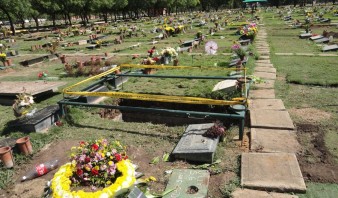 Murió al caer en una tumba de cementerio de Barcelona