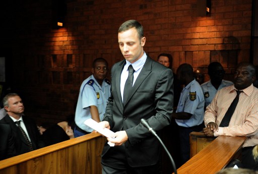 La fiscalía acusa a Pistorius de asesinato y descarta la tesis de accidente