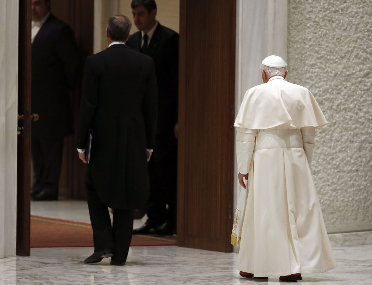 Joseph Ratzinger y su sucesor convivirán en el Vaticano