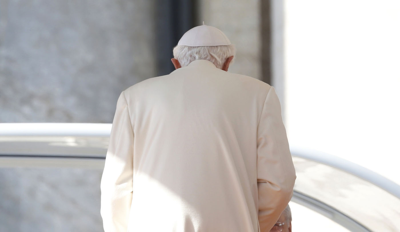 El papa emérito Benedicto XVI expresa su tristeza por la situación de la Iglesia
