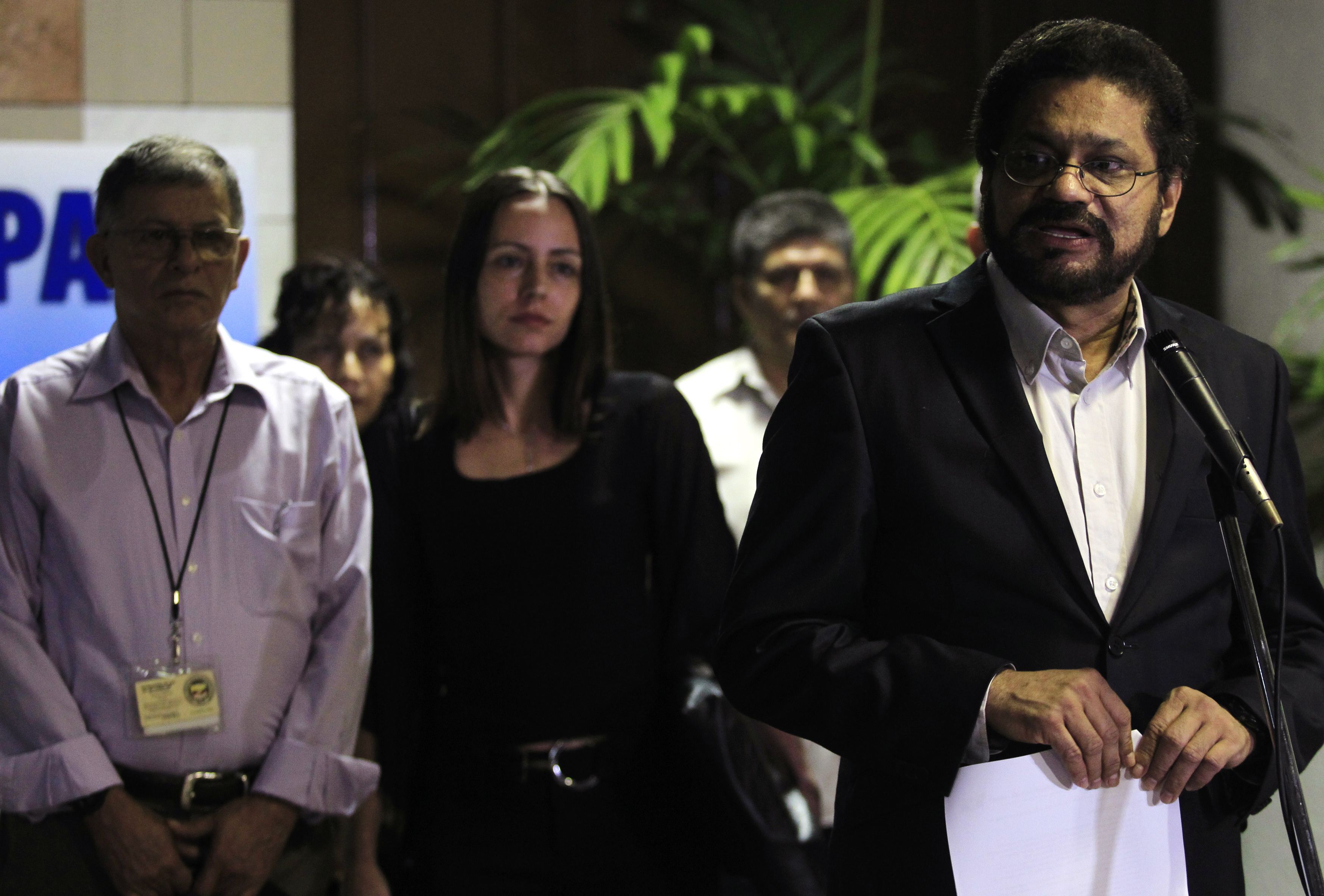 Congresistas colombianos se reúnen en Cuba con delegación de Farc