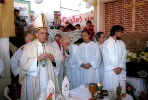 Argentinos celebran al “Papa Villero”