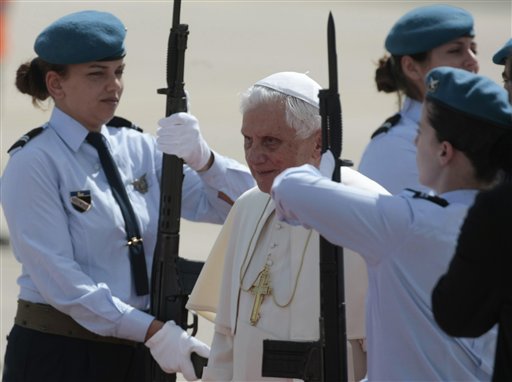 Vaticano desmiente que Benedicto XVI esté gravemente enfermo
