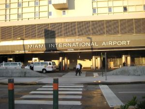 Reabren terminal del Aeropuerto de Miami tras amenaza de bomba