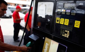 Ministros analizan aumento de la gasolina