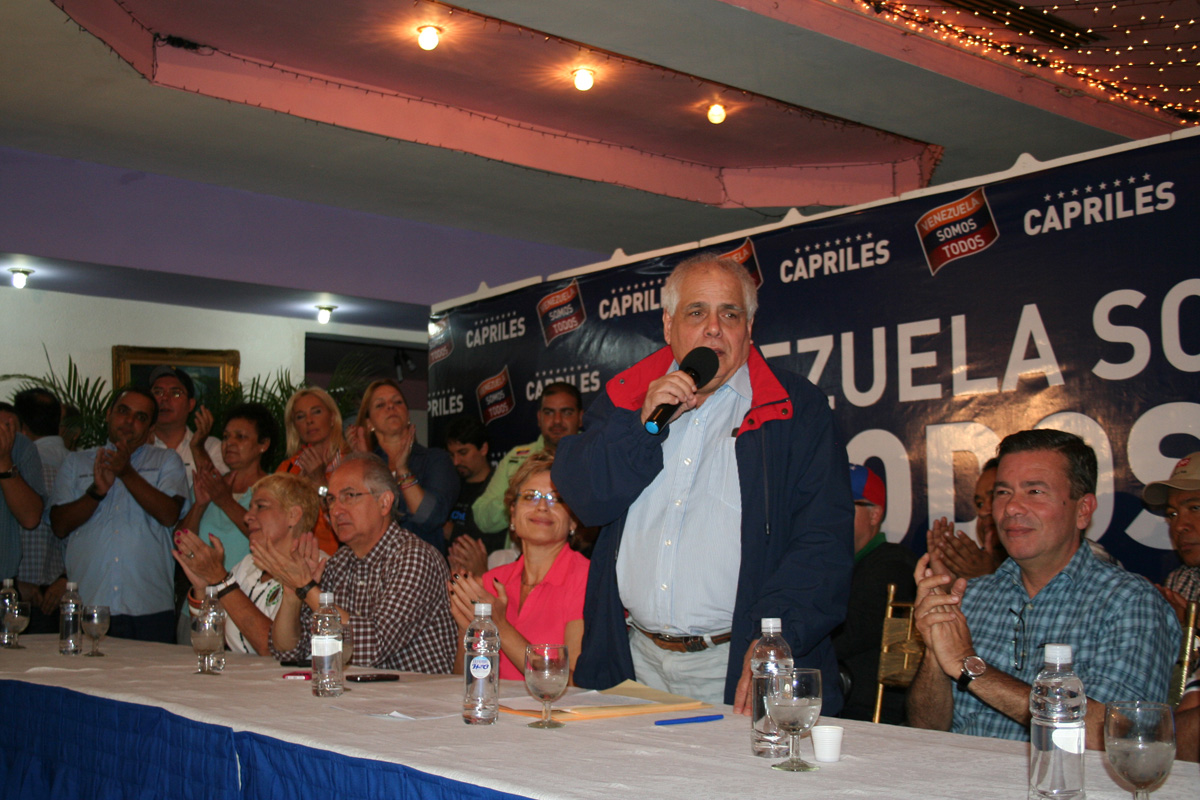 Alcaldes del área metropolitana piden debate entre Capriles y Maduro  (FOTOS)