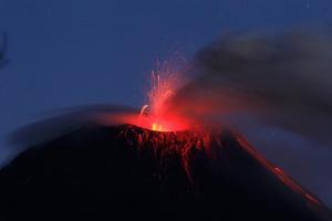 Volcán Tungurahua tiene preocupado a medio Ecuador