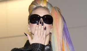 Lady Gaga da a conocer la letra del single Applause