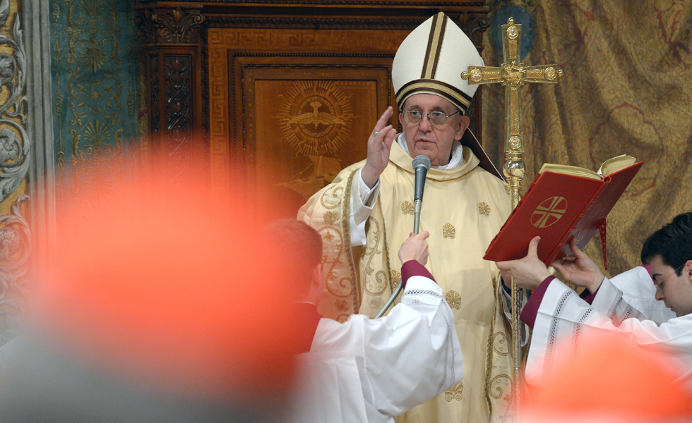 Papa Francisco seguirá usando misma cruz pectoral que siempre llevó