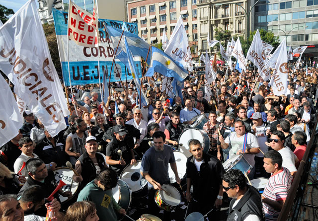 HRW llama a rechazar la reforma judicial propuesta por la Presidenta de Argentina