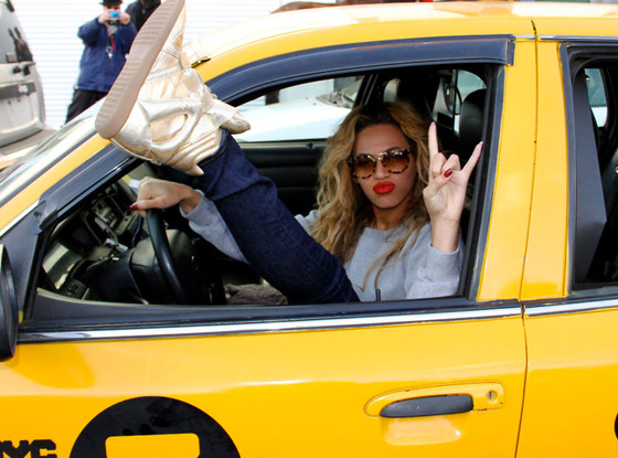 Beyoncé se monta en un taxi y dice que hará un anuncio importante ¿qué dirá?