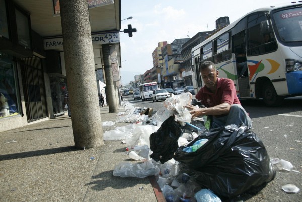 Recolectaron nueve camiones llenos de basura después de la concentración de Maduro