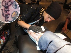 Justin Bieber de cantante a tatuador (FOTO)