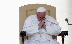 Papa Francisco protagoniza la oración de los peregrinos de Fátima