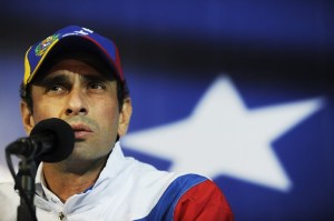 .@hcapriles: Nueve años y la torre de Parque Central nada (Foto)