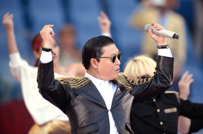 Psy abucheado antes de la final de la Copa de Italia (Fotos)