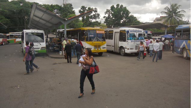 Ocumareños exigieron que se arregle el caos en el terminal