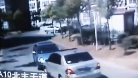 Así se enfrentan dos mujeres al volante (Video)