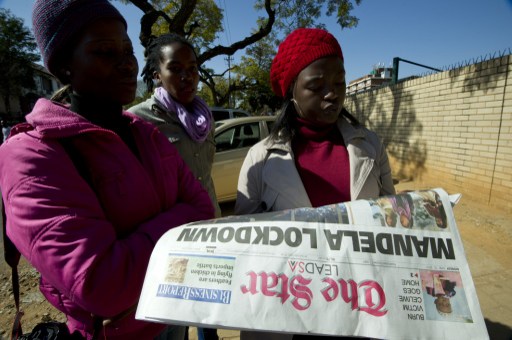 Mandela sigue grave y recibe cuidados intensivos en el hospital