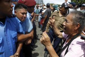 Ancianos mantienen protesta en Nicaragua pese a represión policial