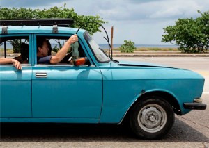Increíble: Así manejan en Cuba (FOTOS)