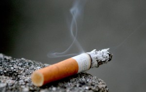 Atención hombres: El cigarro podría reducir el tamaño del pene