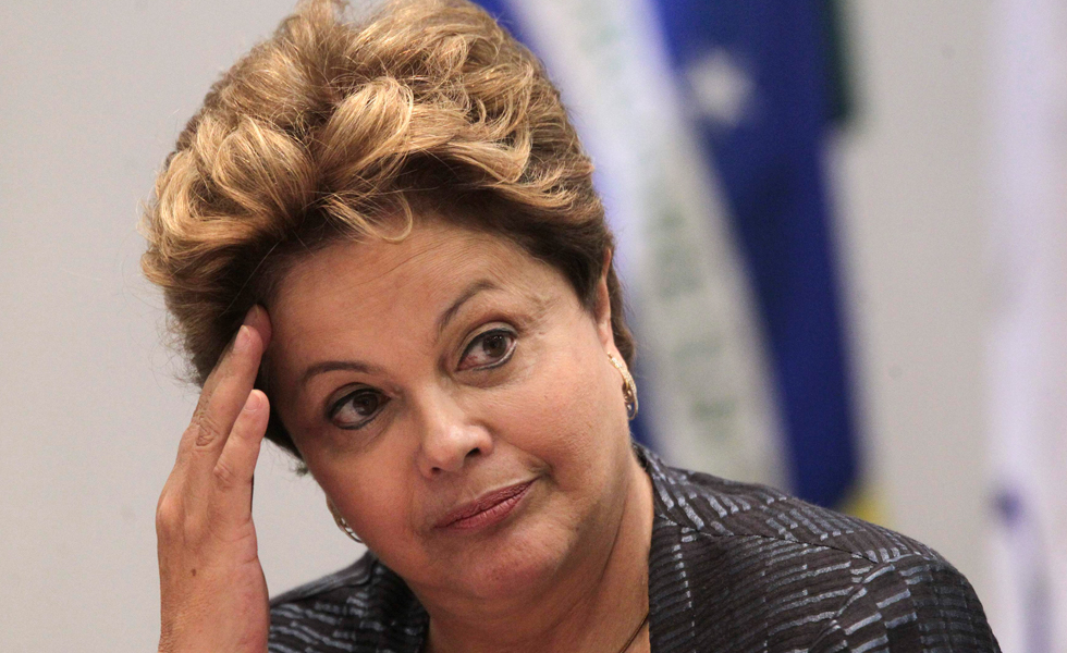 Dilma cancela viaje al exterior en medio de protestas