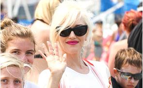 La sexy Gwen Stefani muestra sus chocolaticos en un día de playa (Foto + Mamaciiitaaa)
