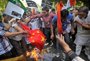 Enfrentamiento entre China e India traspasan las fronteras