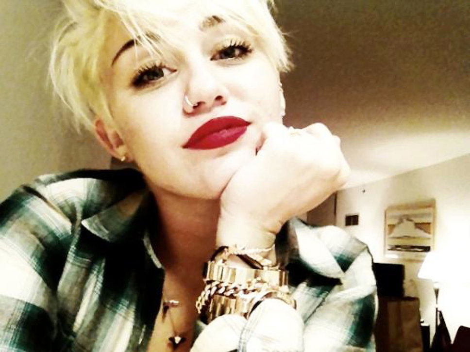 Miley Cyrus quiere tatuarse a Chris Brown