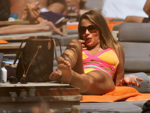 Sofia Vergara exhibe sus curvas en Grecia (Fotos)