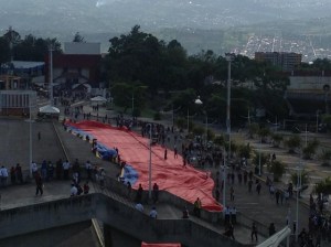 Así es la bandera venezolana que exhibirán en Pueblo Nuevo (Fotos)