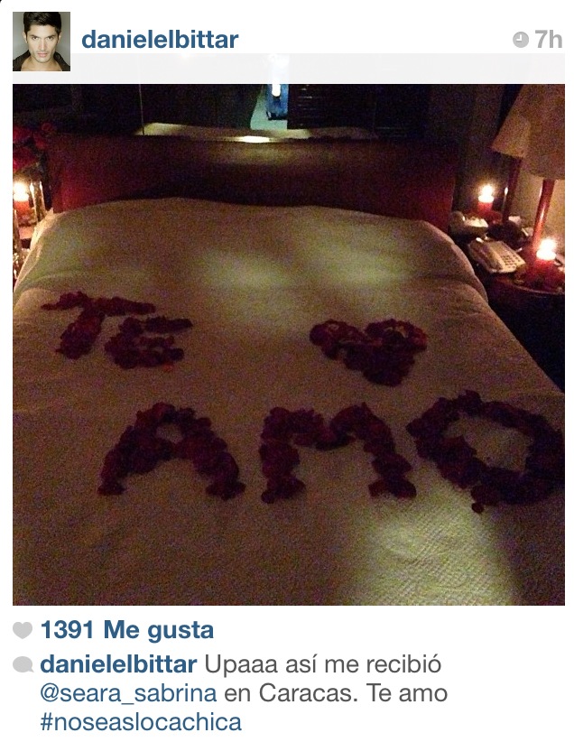 Esto fue lo que le hizo la actriz Sabrina Seara a Daniel Elbittar en la cama (Foto + Romántico)