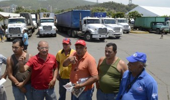 Unos 100 camiones tienen días varados en Conferry