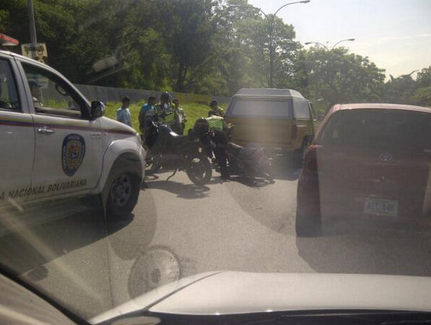 Cola en la Cota Mil a la altura de La Florida por motorizado caído (Foto)