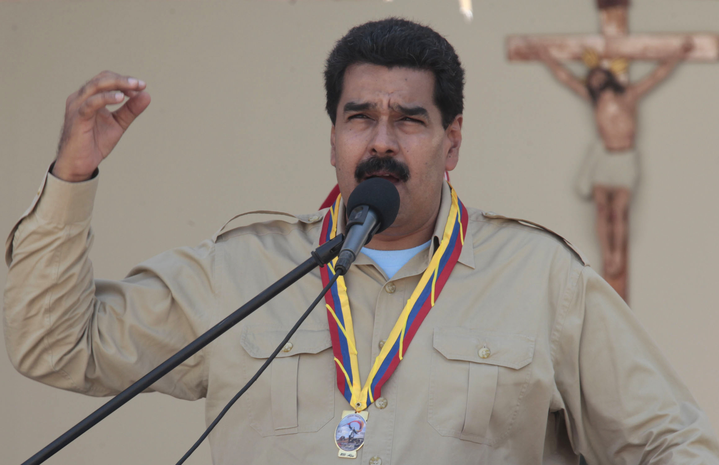 Maduro pide democracia en Twitter y anuncia independencia en las redes sociales