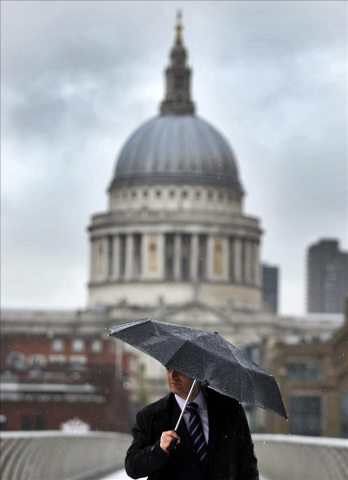 Alertan de fuertes tormentas y vientos huracanados en el Reino Unido