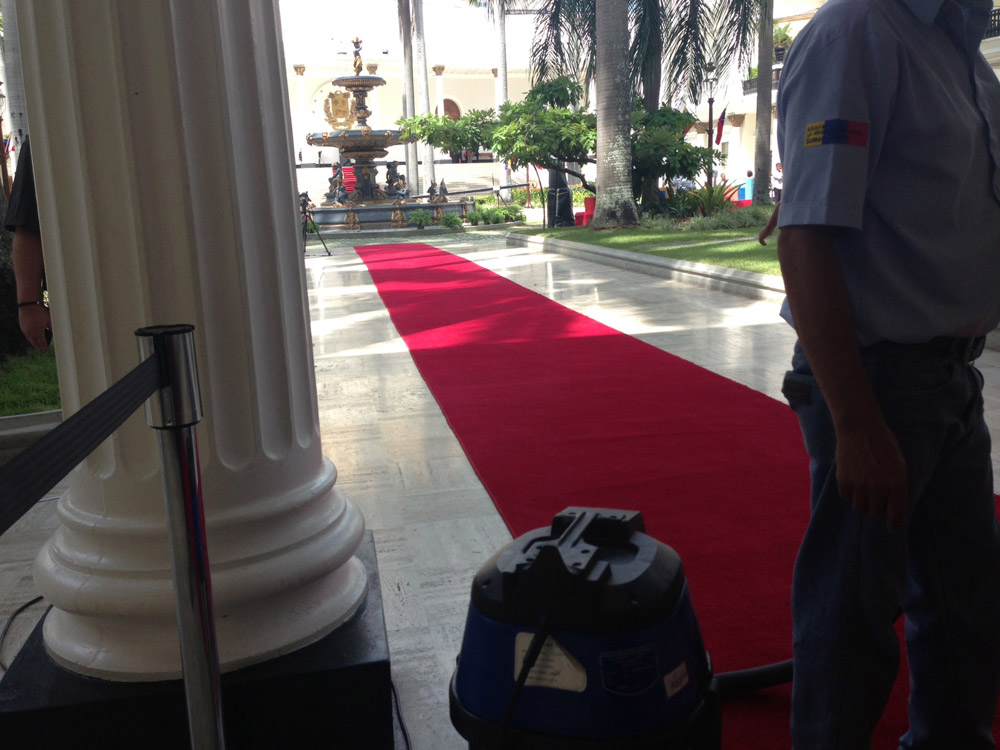 Que bella, que bonita… la alfombra roja para Maduro en la AN (FOTO)