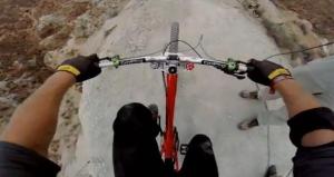 Espectacular salto en bici de 21 metros sobre un cañón (Video)