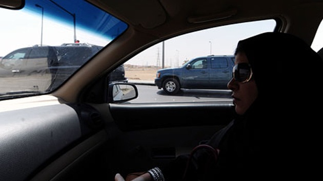 Un jurista saudita afirma que conducir daña el aparato reproductor femenino