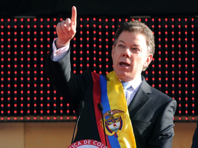 Santos afirma que combatirá a los “buitres del miedo” con la paz en Colombia