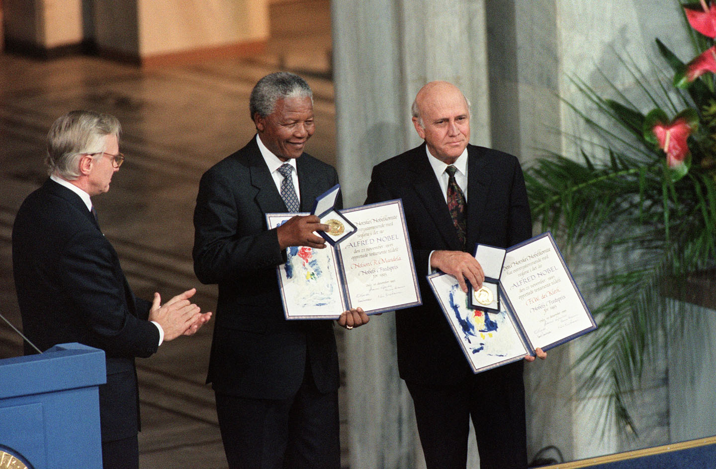 Roban la medalla del Nobel de la Paz de Frederik de Klerk, el expresidente sudafricano que liberó a Nelson Mandela