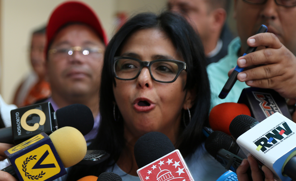 Delcy Rodríguez: En Venezuela hay garantías suficientes para ejercer el periodismo