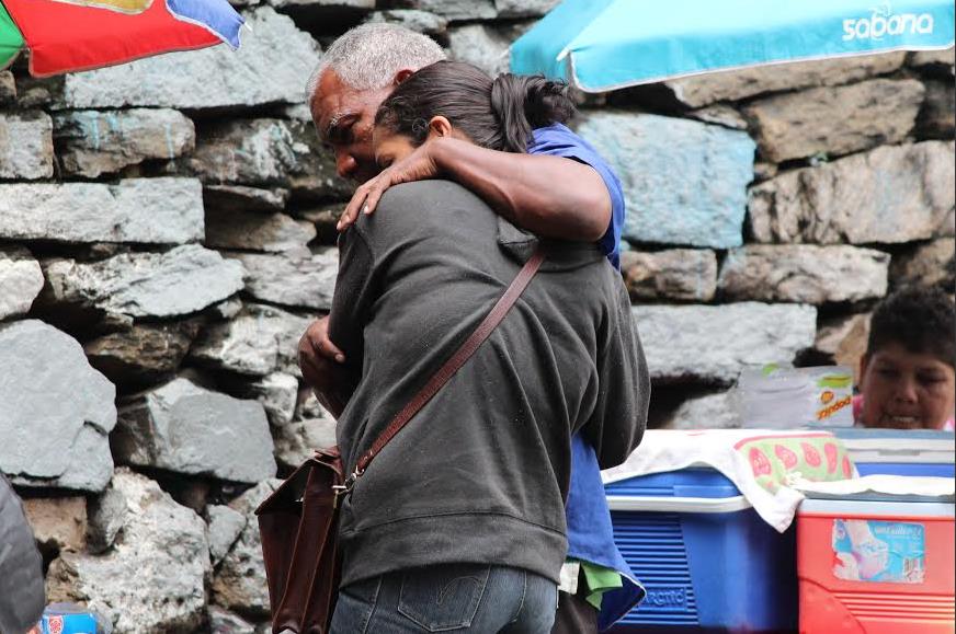 Antisocial le dispara al dueño de un local por creer que estaba armado