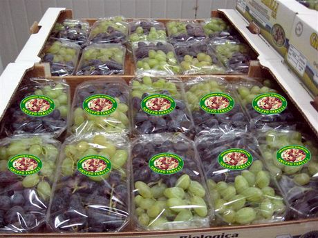 Uvas importadas, nueces y frutas confitadas aumentaron al menos 30%